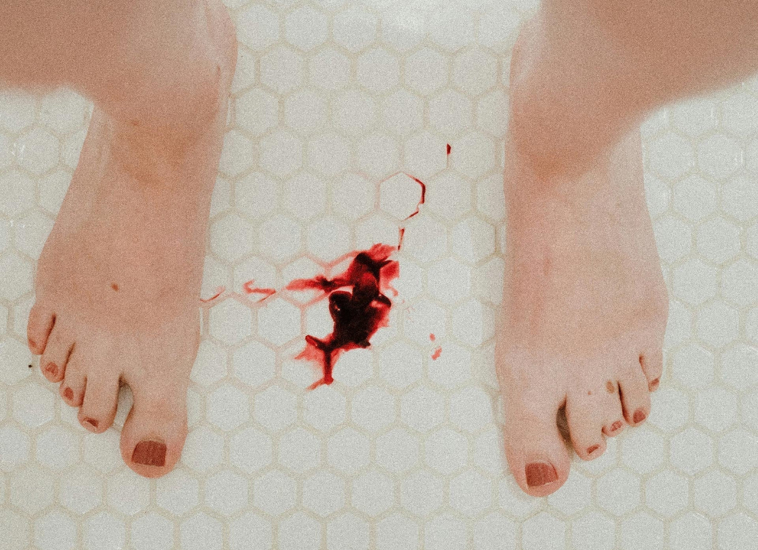 FAIRE L’AMOUR PENDANT LES RÈGLES : DU TABOU “SALE ET INAPPROPRIÉ” AU PLAISIR PLEINEMENT ASSUMÉ