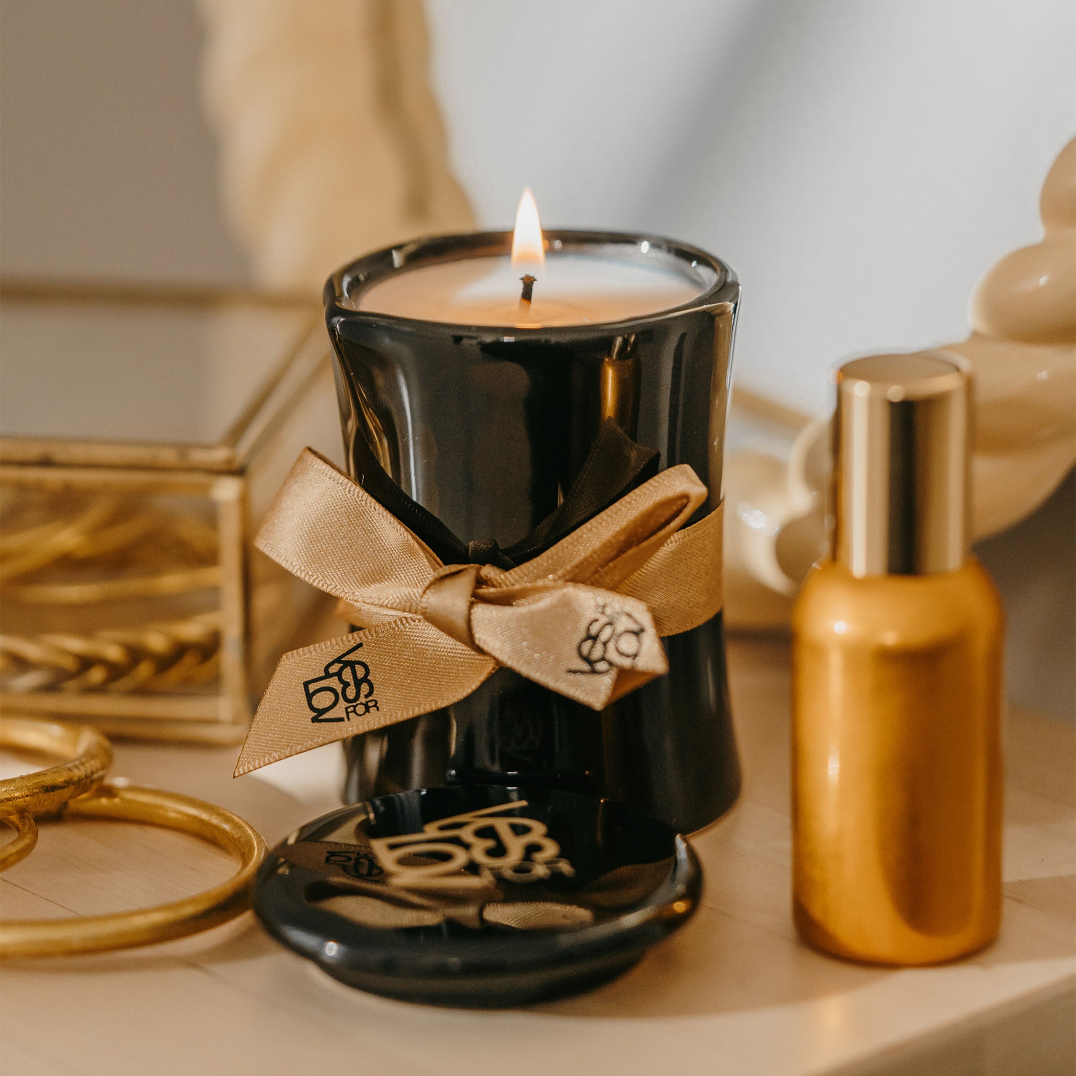 MASSAGE CANDLE with a bewitching fragrance